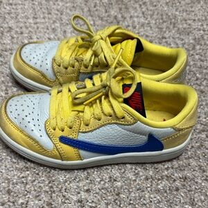 Nike Kids Sneakers in Yellow and Blue